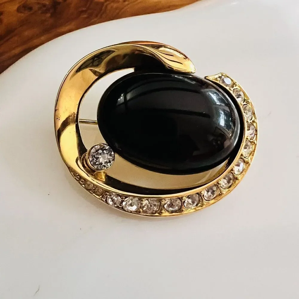 Vintage Crown Trifari Brooch Gold Tone Black Cabochon Rhinestones Mcm Swirl 4183